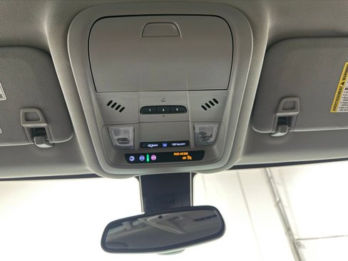 Used 2024 GMC Terrain SLT image 18