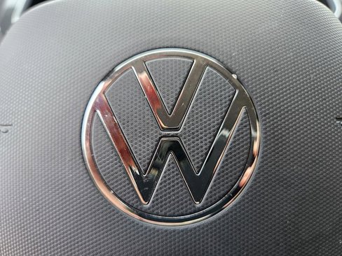 Used 2024 Volkswagen Tiguan SE image 26