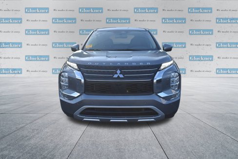 Used 2022 Mitsubishi Outlander SE image 2
