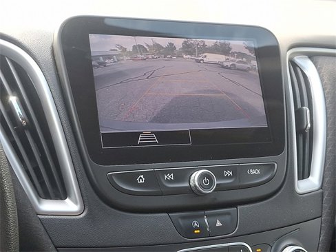 Used 2022 Chevrolet Malibu LT image 17