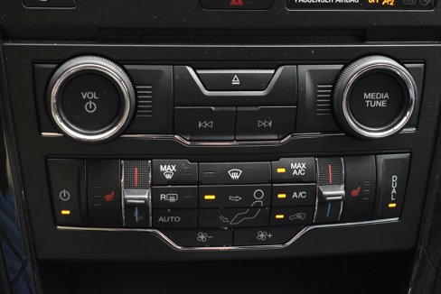 Used 2018 Ford Explorer XLT w/ Equipment Group 202A image 32