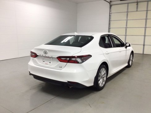 Used 2023 Toyota Camry LE image 4