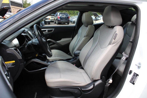 Used 2013 Hyundai Veloster w/ Style Pkg image 25