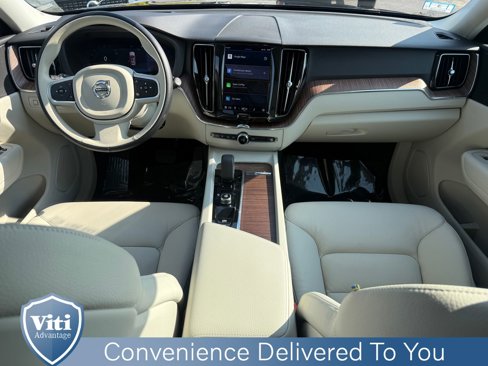 Certified 2022 Volvo XC60 B5 Momentum w/ Advanced Package image 2