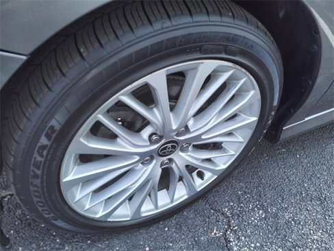 Used 2020 Toyota Camry XLE image 9