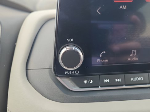 Used 2023 Nissan Rogue SV image 16