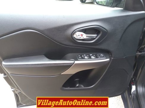 Used 2019 Jeep Cherokee Latitude Plus w/ Cold Weather Group image 21