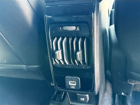 Used 2024 Jeep Compass Latitude image 25