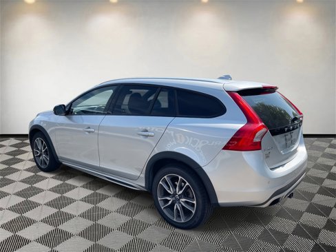 Used 2015 Volvo V60 T5 Cross Country Platinum w/ Protection Package image 5
