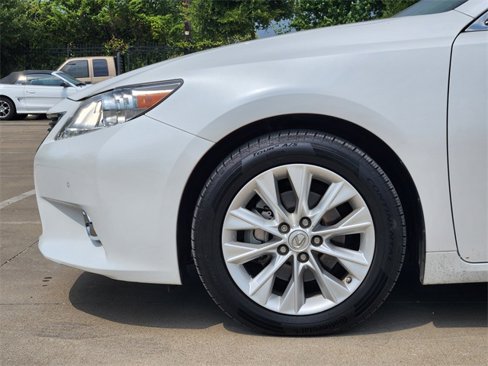 Used 2015 Lexus ES 300h w/ Navigation System Package image 8