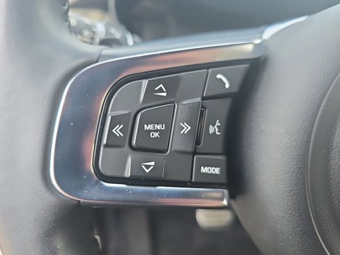 Used 2020 Jaguar E-PACE R-Dynamic S image 18