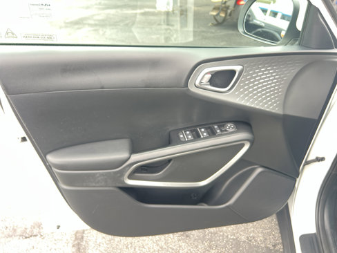 Used 2025 Kia Soul S image 23