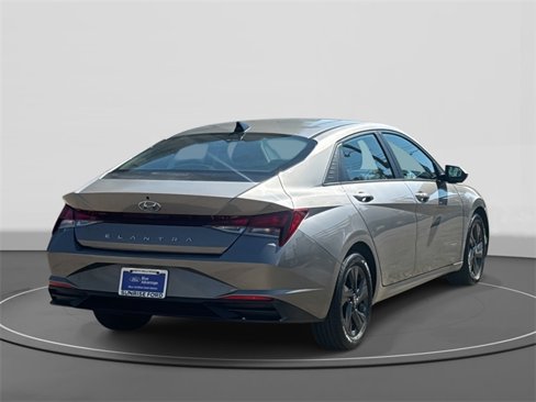Used 2021 Hyundai Elantra SEL image 5