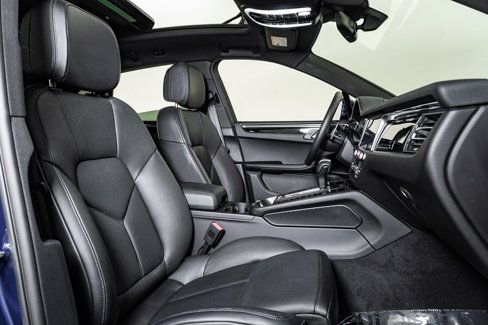 Certified 2025 Porsche Macan image 15