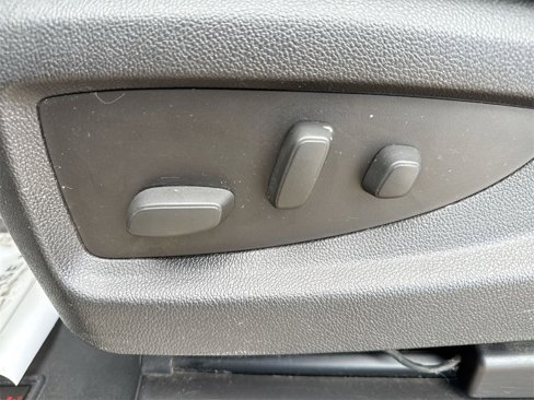 Used 2015 Chevrolet Suburban LT image 14