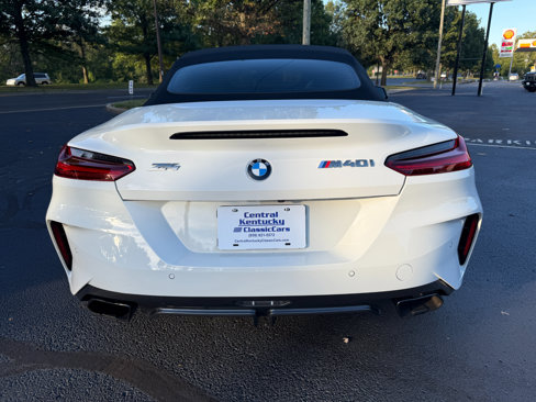 Used 2022 BMW Z4 M40i w/ Premium Package image 9