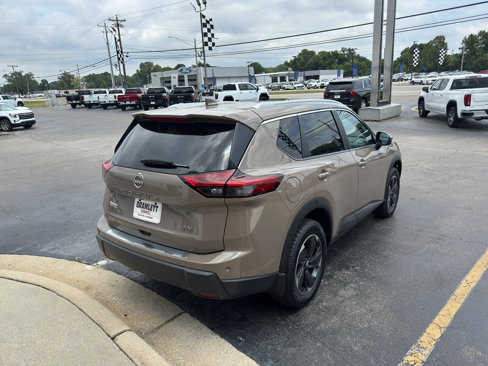 Used 2024 Nissan Rogue SV w/ SV Premium Package image 5