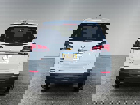 Used 2023 Chevrolet Equinox LS w/ LS Convenience Package image 4