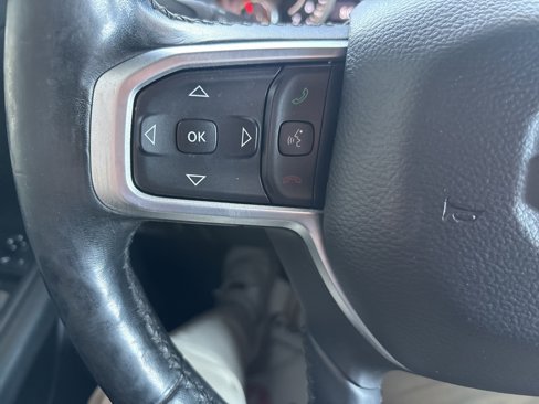 Used 2019 RAM 1500 4x4 Crew Cab image 10
