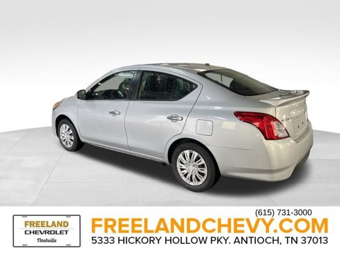 Used 2016 Nissan Versa SV image 4