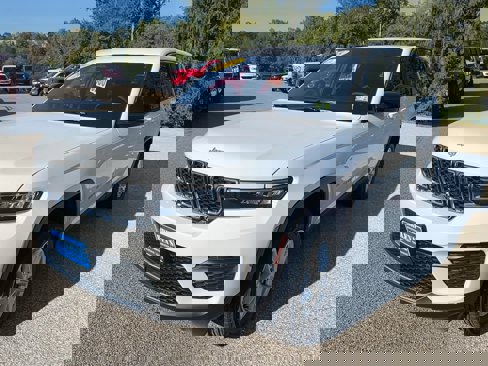 New 2025 Jeep Grand Cherokee Laredo X image 1