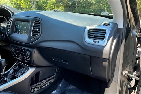 Used 2020 Jeep Compass Latitude image 24