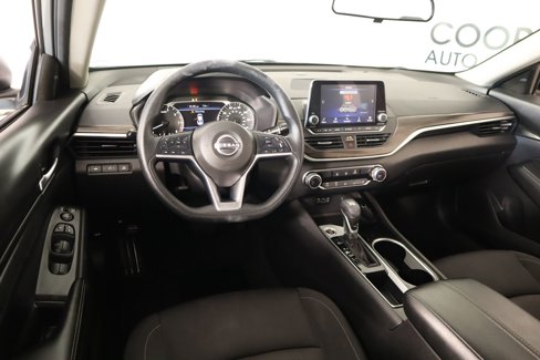 Used 2024 Nissan Altima 2.5 SV image 2