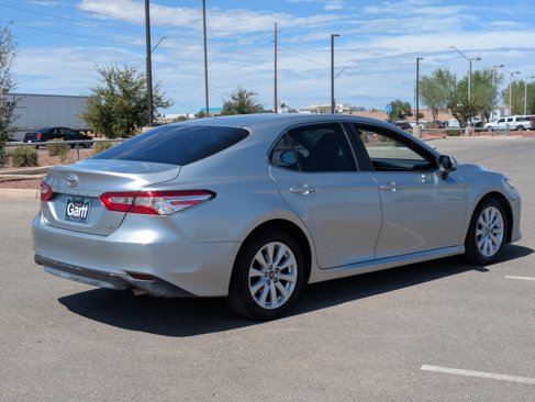 Used 2018 Toyota Camry LE image 5