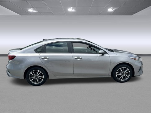 Used 2023 Kia Forte LXS image 2