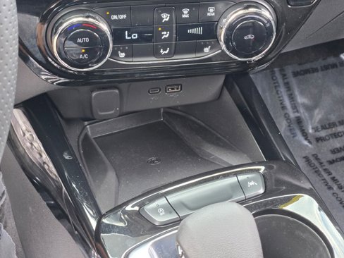Used 2024 Chevrolet Trax RS w/ Sunroof Package image 26