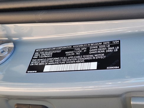 New 2025 Volvo XC40 B5 Core w/ Climate Package image 36