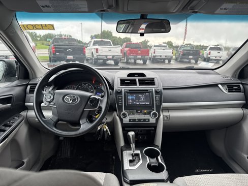 Used 2014 Toyota Camry LE image 3