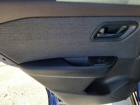 Used 2023 Nissan Rogue S image 15