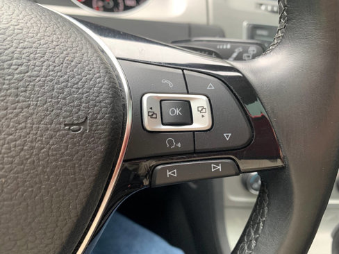 Used 2017 Volkswagen Golf SE image 32