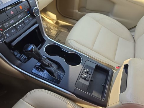 Used 2016 Toyota Camry XLE image 24