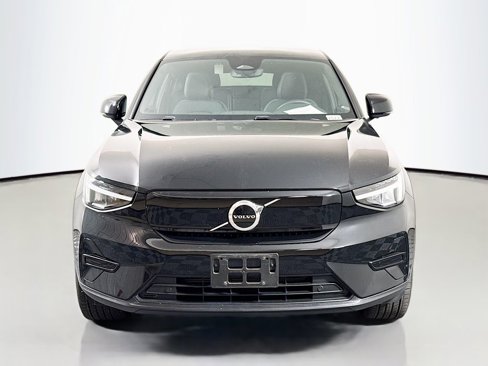 Used 2023 Volvo C40 Recharge Core w/ Protection Package Premier image 2