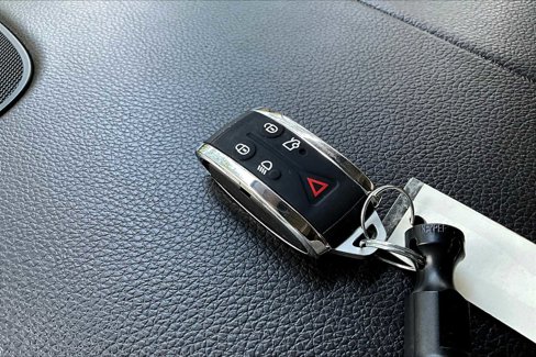 Used 2012 Jaguar XF image 14