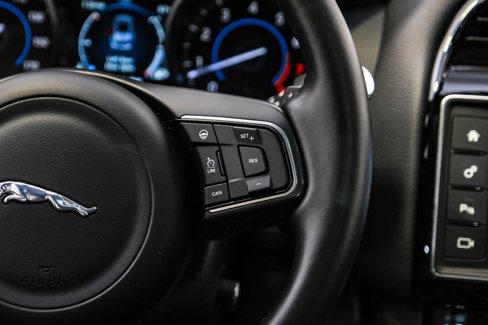 Used 2017 Jaguar F-PACE Prestige image 11