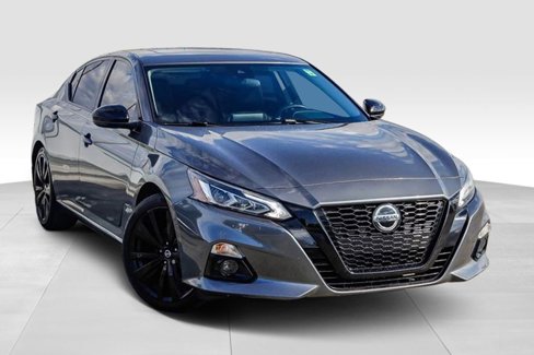 Used 2022 Nissan Altima 2.5 SR w/ Midnight Edition Package image 2
