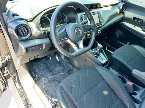 Used 2020 Nissan Kicks S image 9