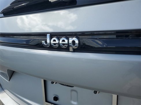 Used 2022 Jeep Grand Cherokee Limited image 6