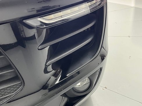 Used 2018 Porsche Macan S image 50