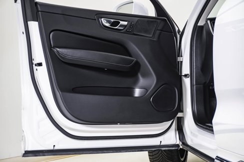 Used 2022 Volvo XC60 T8 Inscription w/ Advanced Package image 25