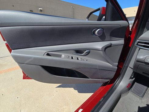 New 2025 Hyundai Elantra SE image 17