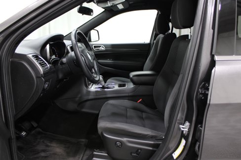 Used 2019 Jeep Grand Cherokee Laredo image 3