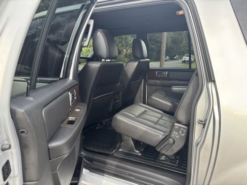 Used 2014 Lincoln Navigator L 2WD image 13