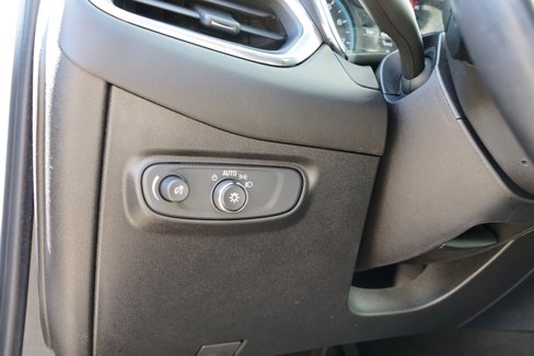 Used 2018 Chevrolet Equinox LT image 17