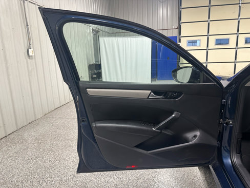 Used 2020 Volkswagen Passat 2.0T SE image 10