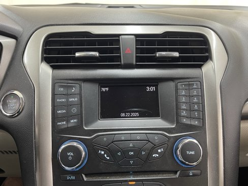 Used 2018 Ford Fusion SE image 24