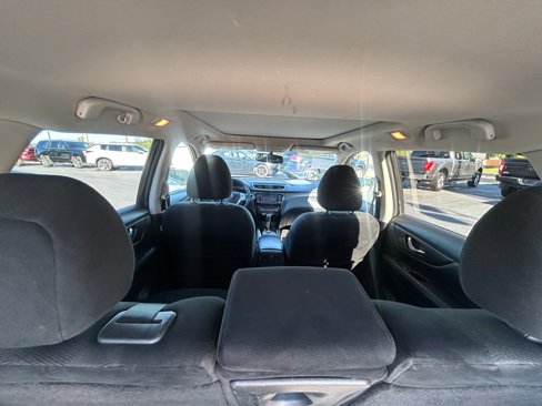 Used 2015 Nissan Rogue SV w/ SV Premium Package image 17